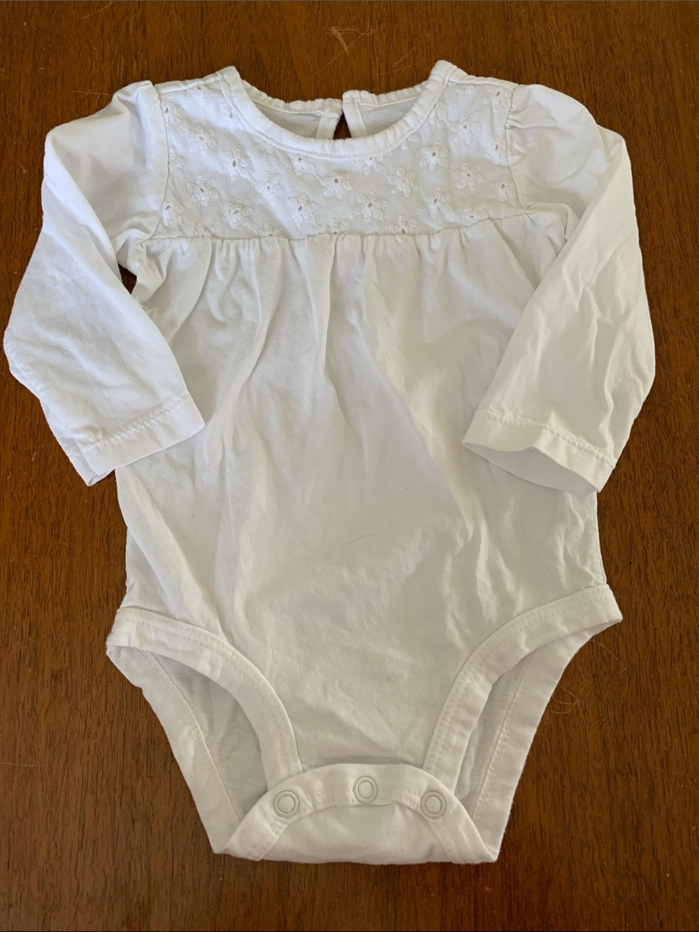 🍓3/$10 Carter's White Long-Sleeve Embroidered Yoke Bodysuit size 6m